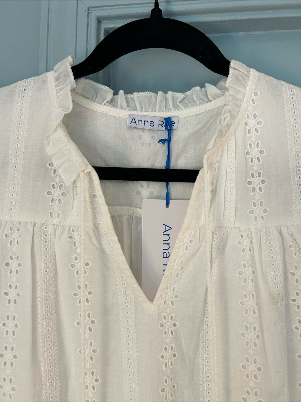 NWT Anna Rae Ruffle Eyelet Blouse in White - Picture 5 of 8
